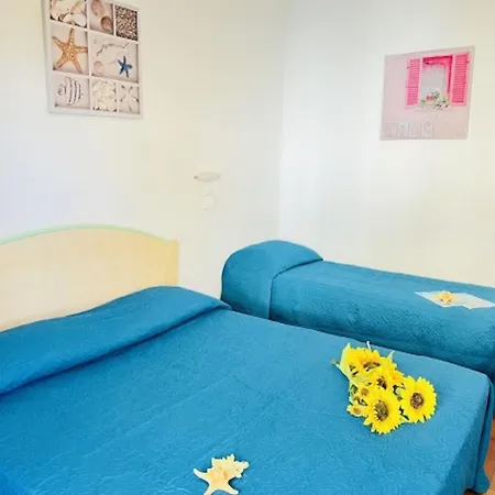 With Balcony 100m From The Sea Appartement *